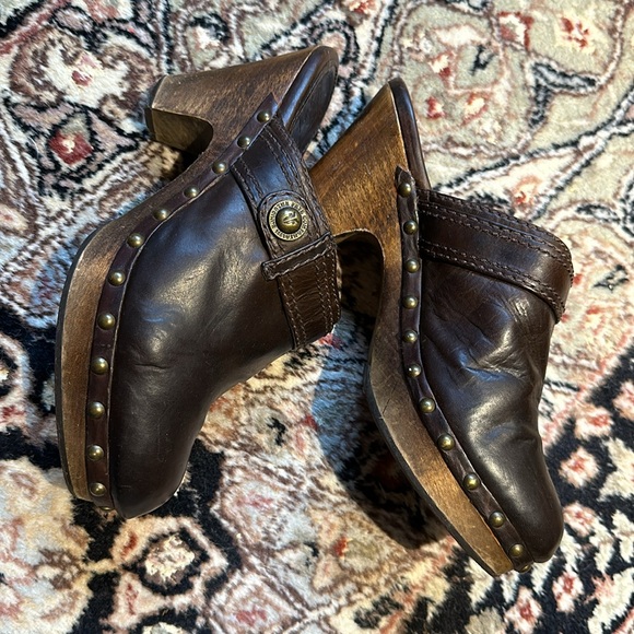 Frye Audra Button Heel Mule Clog dark brown 7.5 comfy - Picture 2 of 6